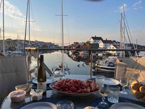 The marina at Skottaren/Gullholmen