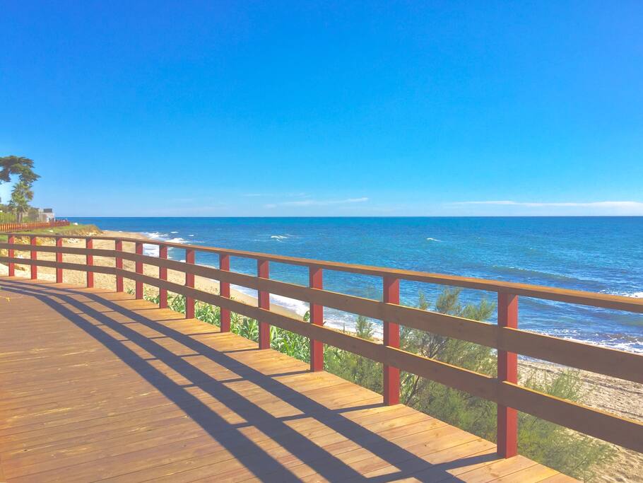 NEW Promenade. Turn left from your garden gates to beach bars,supermarket MERCADONA...