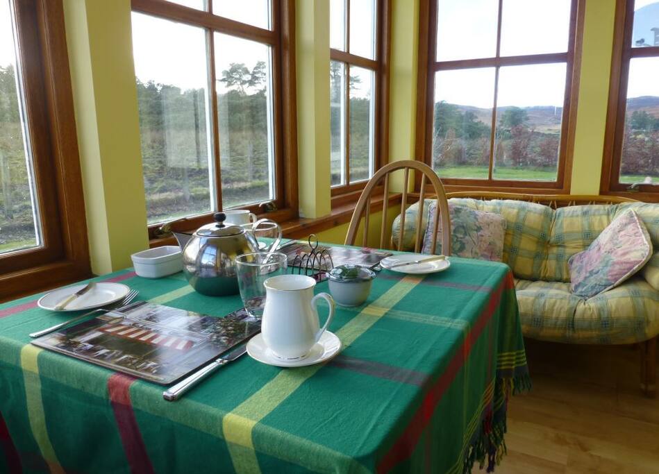 Take breakfast in the sunroom