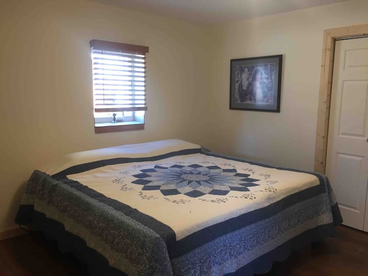 Kitanda kimoja cha King au vitanda viwili viwili vinapatikana unapoomba.