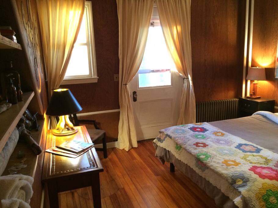 Queen bed still leaves room to relax