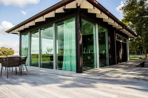 Luxury Lakehouse at Takapoto Estate