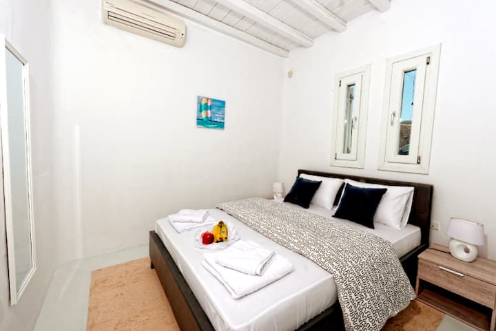 Ground floor bedroom with double bed - Bright Bedroom with all the essentials
