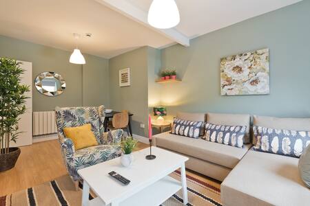 New 1st Flr 1 bd Pad TV +WiFi nr Temple Bar Slp 4