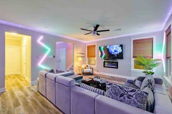 Retroland! | Hot Tub + Pool | Arcade | 7 Min Dtown - Dallas, TX
