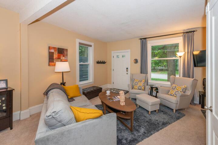 Comfy Room In Historic Home Queen Bed Houses For Rent In