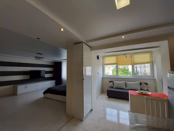 Студия на Солнечной 9 (Apartment on Solnechnaya 9)