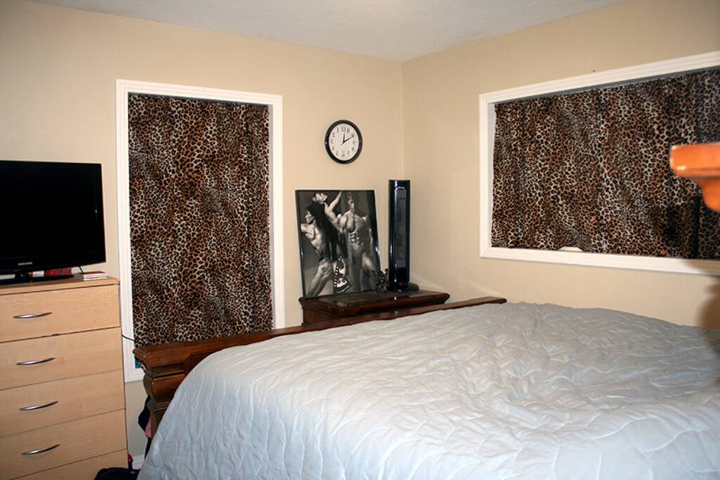 King size bed, tv in room
