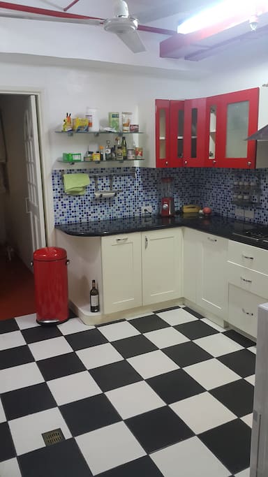 Fully featured kitchen