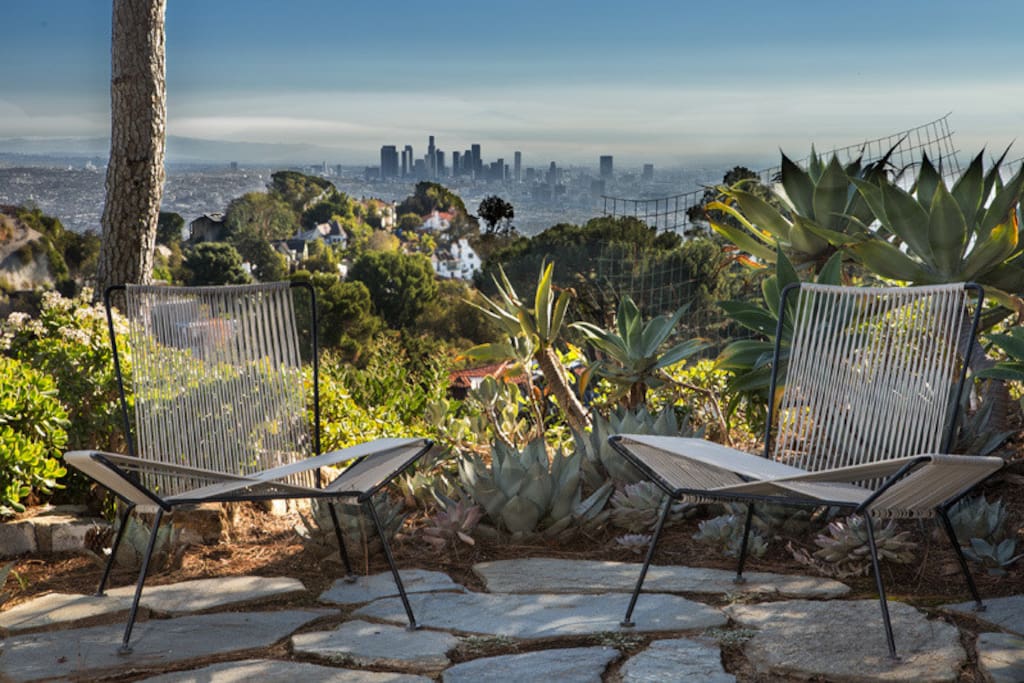 This "tree-house" provides panoramic views of the ocean, downtown Los Angeles and the San Fernando Valley
