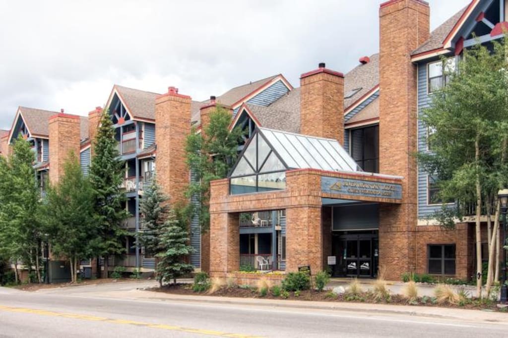 River Mountain Lodge welcomes you!