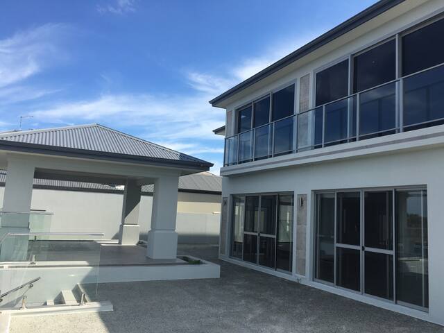 Luxury 2 storey home with private jetty Mandurah gallery image 2