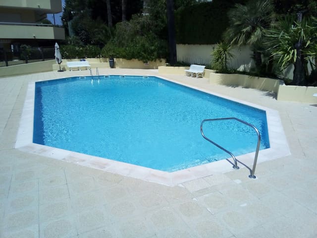 Centre STUDIO CLIMATISE Piscine Tennis WIFI Balcon