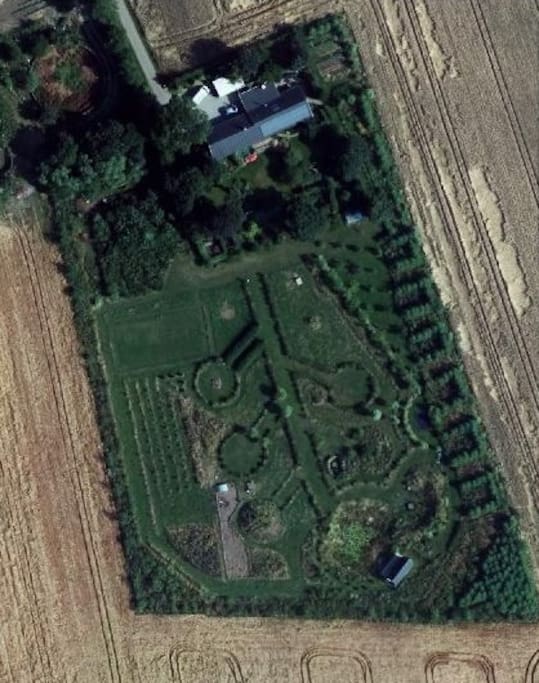 air photo of the park, where you can see the flower in the park