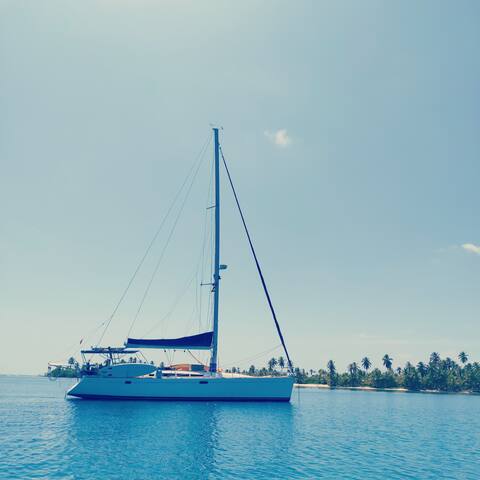 Sailboat in San Blas Sea Level