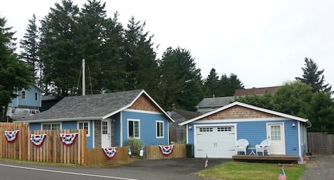 Sunset Beach Cottage by lake and ocean