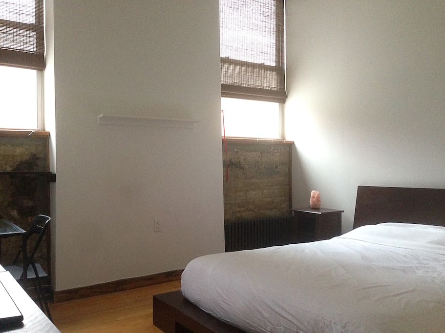 Locked master room with Queen bed
