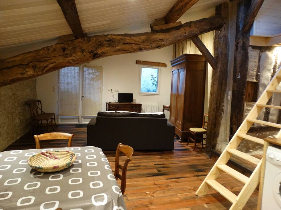 Vu du salon depuis le coin cuisine