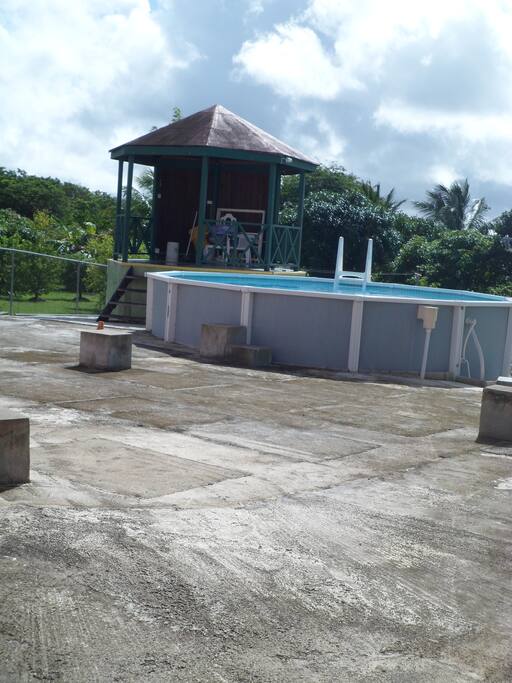 ABOVE GROUND POOL