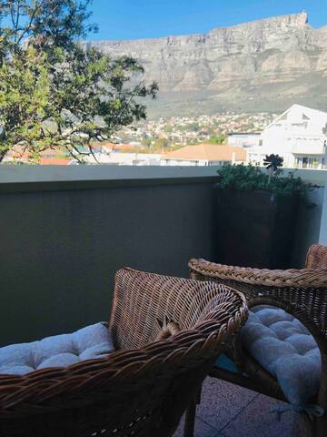 Large Kloof street apartment with parking&wifi gallery image 4