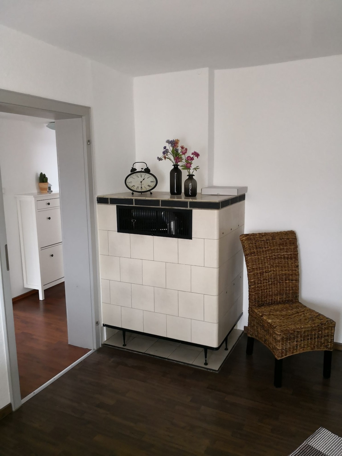 Top performing Airbnb: 3 bedroom, kitchen, Bath long-term welcome! in Misburg Nord
