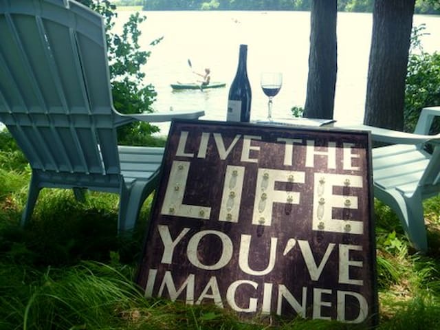 Idyllic Lakefront Hideaway in the City-You'll ♥ It