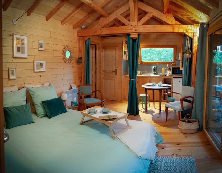 Inside La Petite Cabane INYAQAB
Treehouse Dordogne Périgord