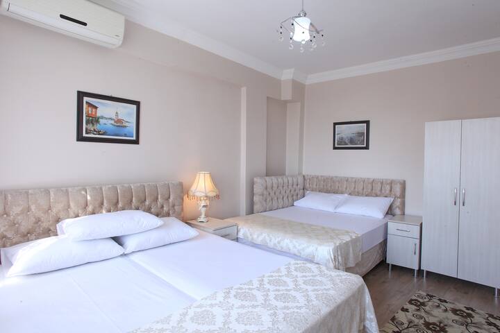 Ground Floor Flat for 12 Pax in the BlueMosq Area! gallery image 4