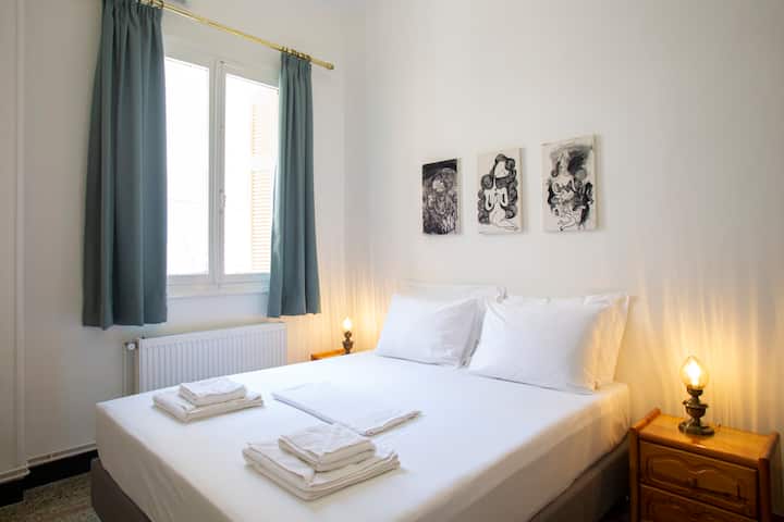 Departamento de dos dormitorios EP9U ubicado en el primer piso - Dormitorio 2 con cama tamaño queen que se puede configurar como 2 individuales