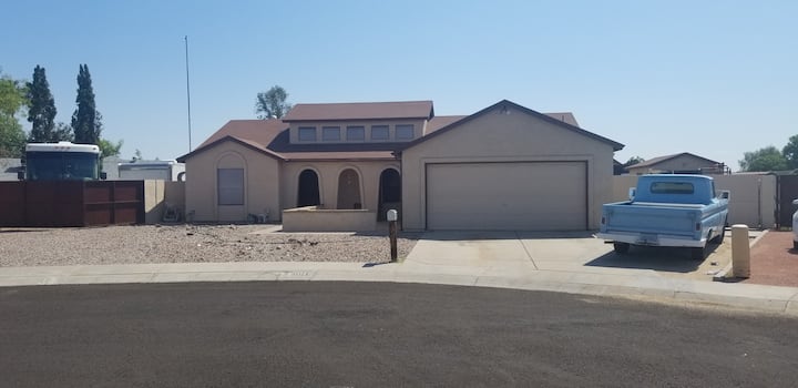 Cheerful Two Bedroom Home Centrally Located - Glendale, AZ