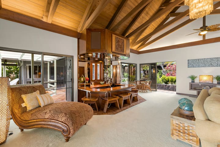 Maunalua Sunset: Oceanfront Estate w/Pool/Spa & AC gallery image 5