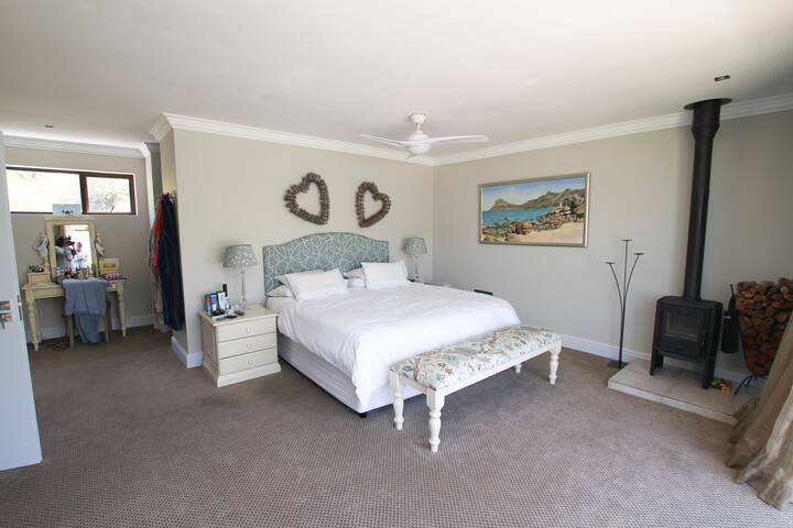 Home away from home, views, pool, close 2 beach gallery image 3