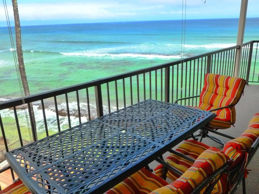 outdoor dining over the ocean