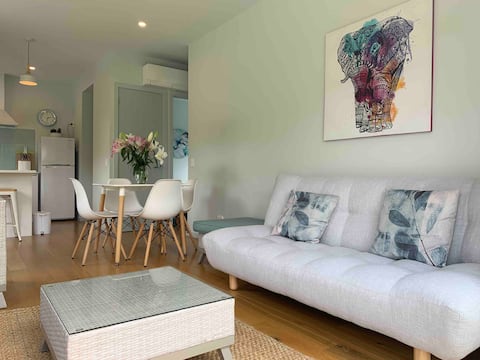 Queenstown Sunny and private Walnut Grove Cottage