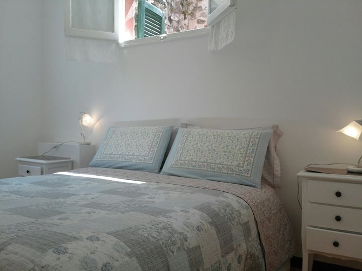 Esta ventana da a tu patio privado •
