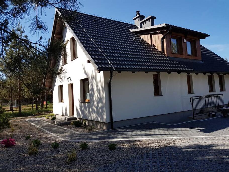 Jeziorkowy dom - wejście do części gościnnej