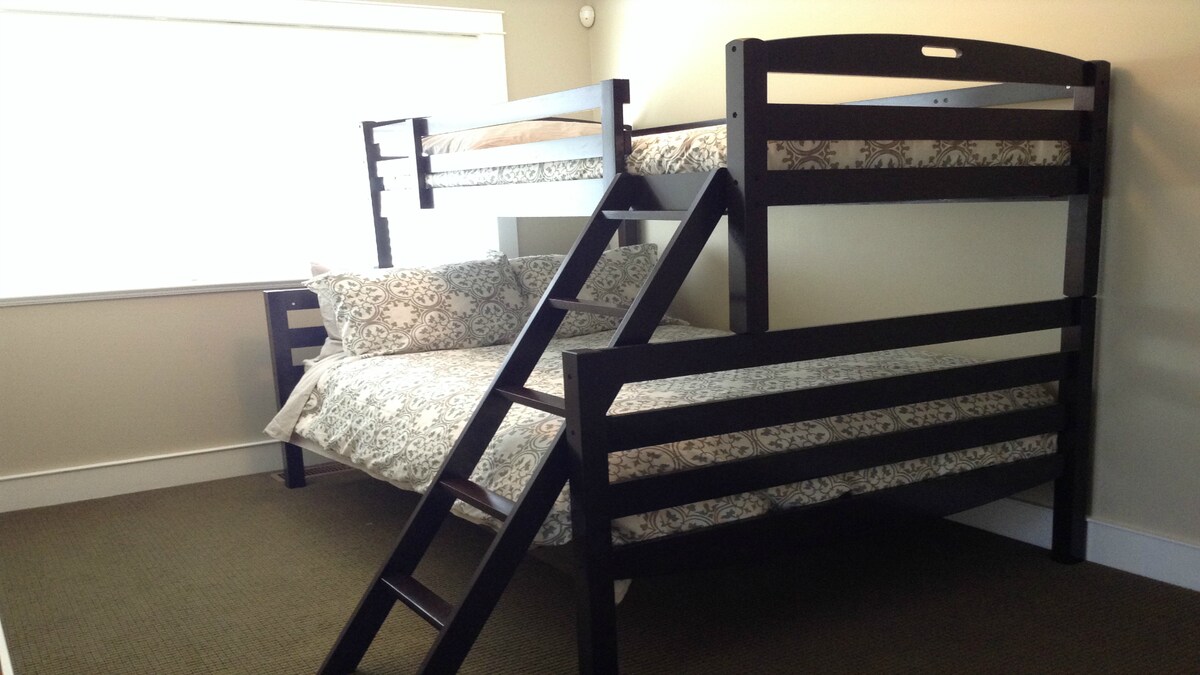 Lits superposés loft à l'étage