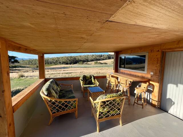 Idyllic Bruny Island Base – Beach and Bush gallery image 4