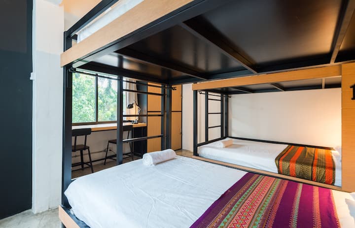 BTS Asok, 5Min,FreeWifi,Private Room for 4 People!