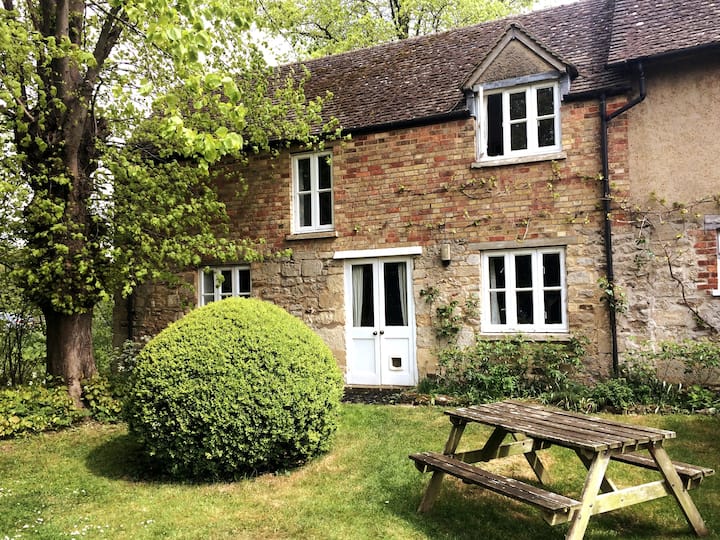 Idyllic country cottage, close to central Oxford