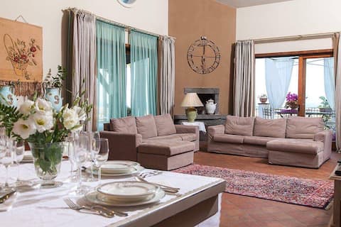 Annuncio Airbnb popolare: Dimora Vittoria Luxury Villa Private Pool Catania a Catania