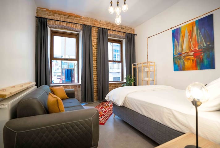 Big historical flat in Istanbul Galata