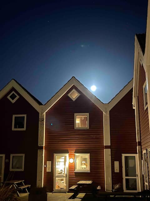 “All-inclusive” (bed sheets, towels, electicity)