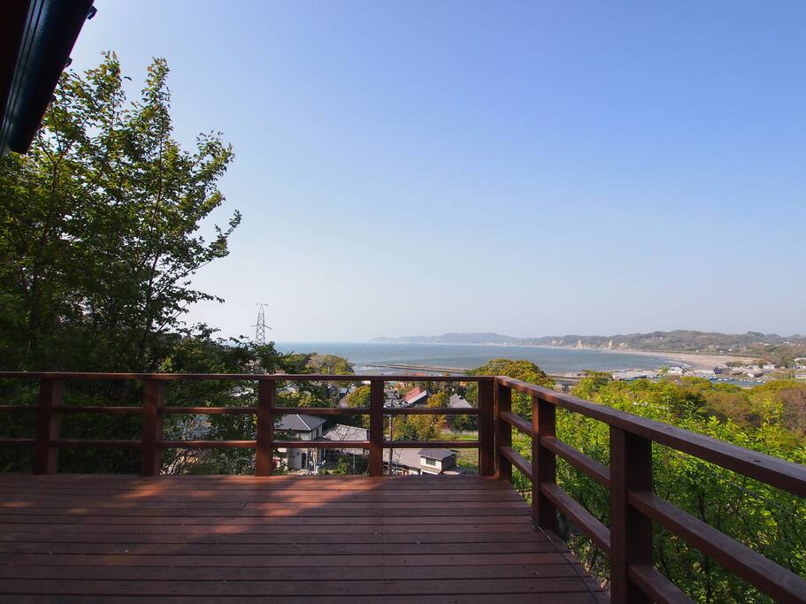 Stunning View from the balcony / 高台で眺望抜群です