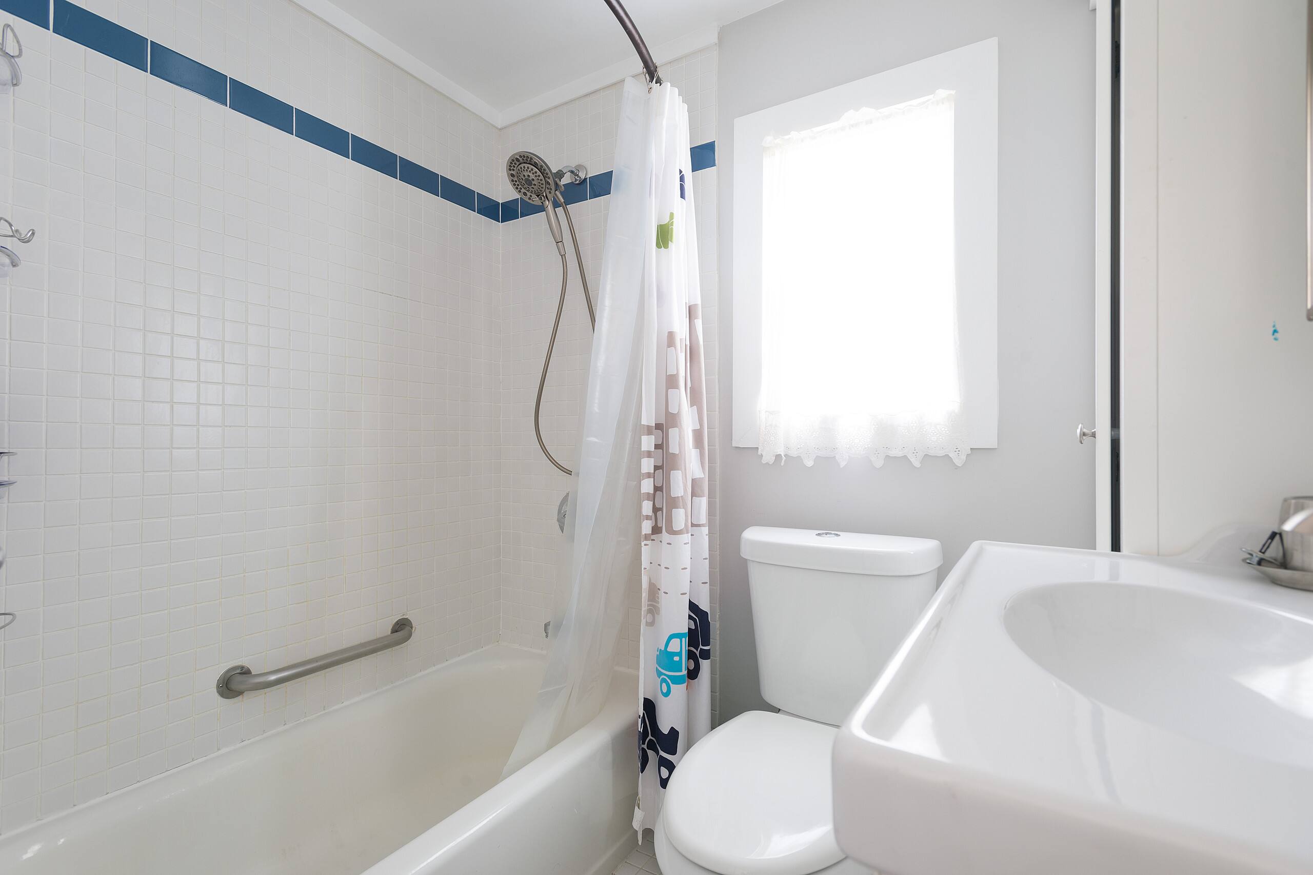 Home in San Francisco · ★4.91 · 3 bedrooms · 3 beds · 2 baths - Image 18
