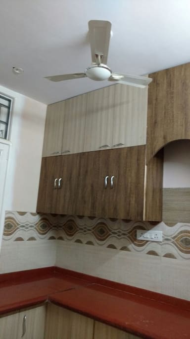 KITCHEN/PANTRY