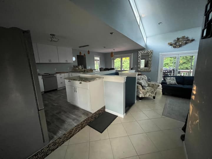 New Memories Are Made In Our Spacious Lake Home! - Portage, MI