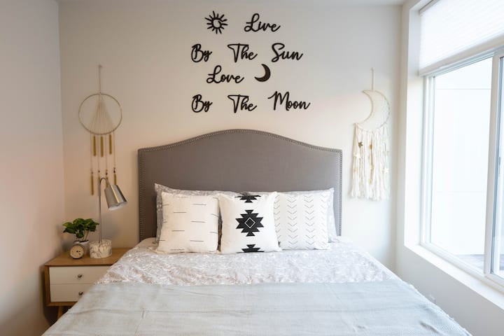 Bedroom #2: Queen bed w/closet, second floor