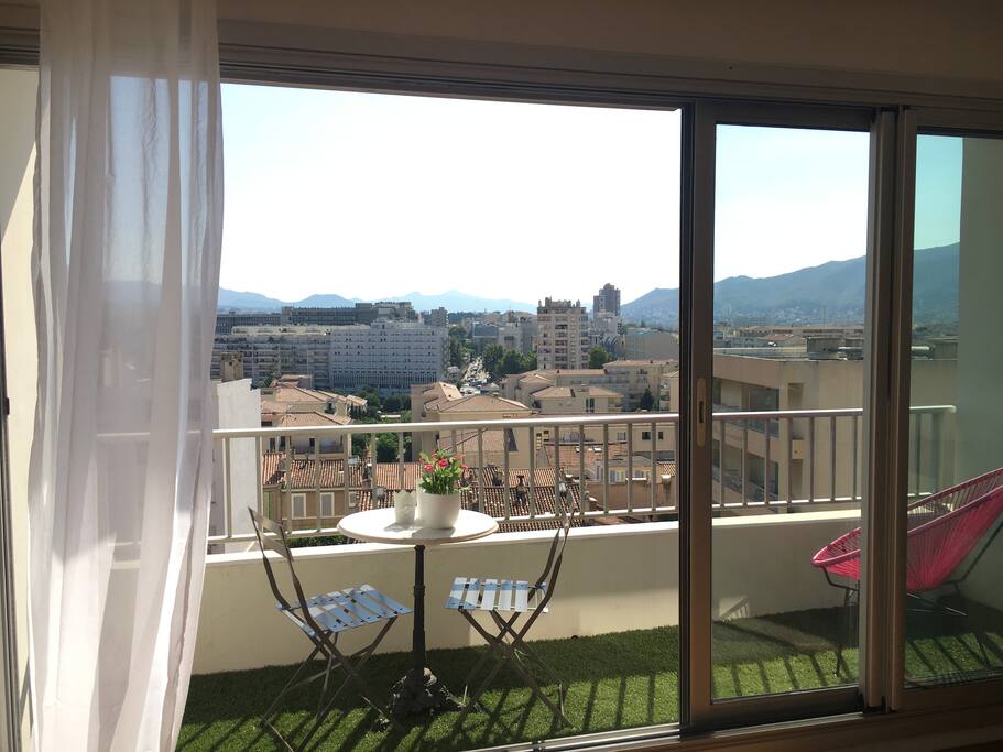 Petit balcon pour prendre le petit déjeuner !