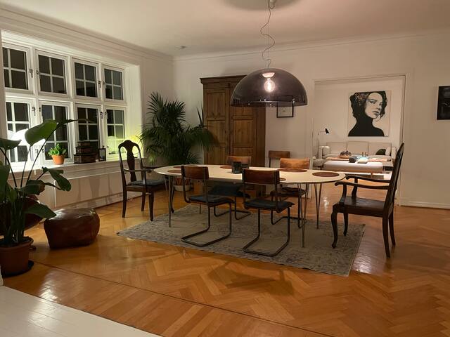 Beautiful 5 room apartment in residential area gallery image 2